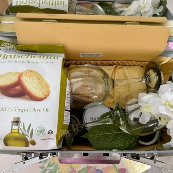 Samsonite Vintage Train Case 1960s Butter Yellow Silhouette Elevated Picnic - Picture 4 of 16